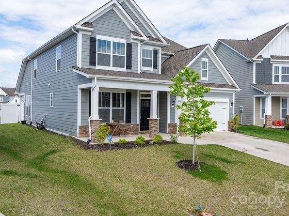 67 Thornberry Rd, Hendersonville, NC 28792