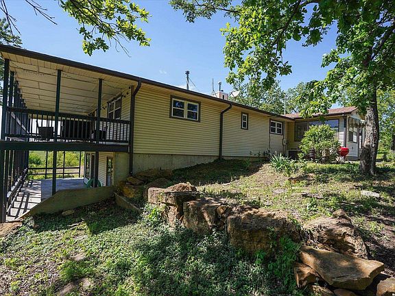 3rd image of 2140 Phillips Rd