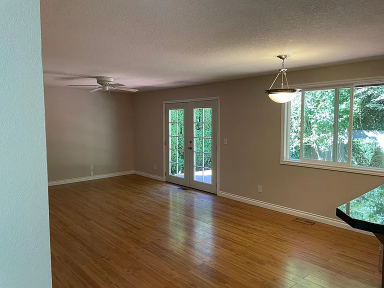 6525 SW Locust St — Photo 7