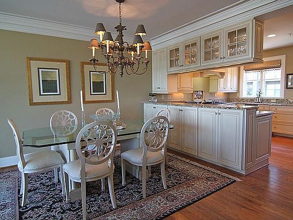 Kitchen/Dining Area