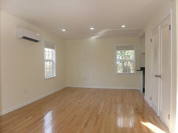 5th image of 512 N Greensboro St