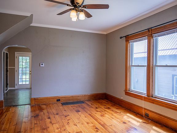 3rd image of 524 N East St