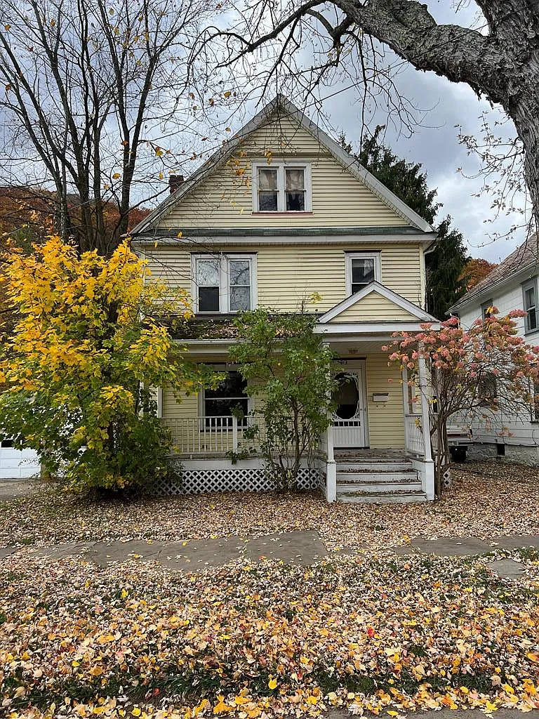 913 Buffalo St photo 1