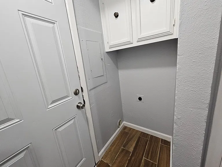 4008 Towngate Blvd — Photo 9