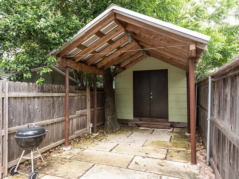 6611 Grover Ave — Photo 8