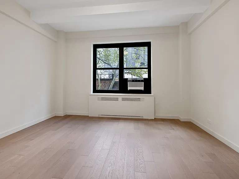340 E 52nd St #5F — Photo 3