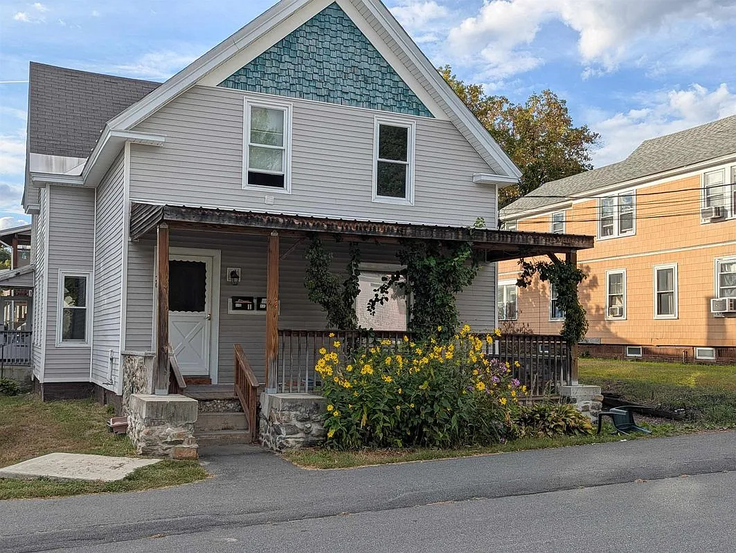2 bed, 1.0 bath, 750 sqft, $1,400 — Photo 1