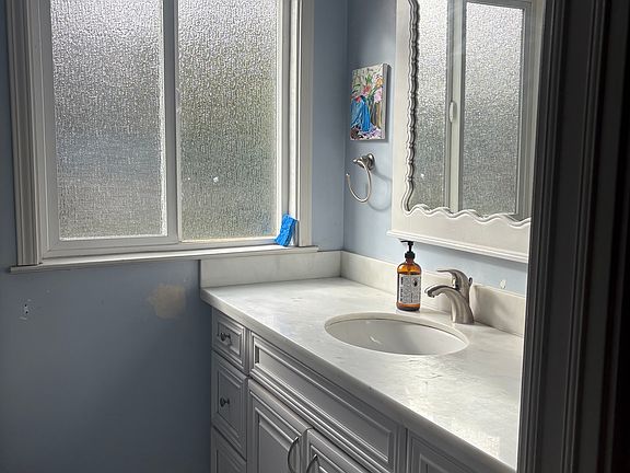 5th image of 4910 Kingston Way
