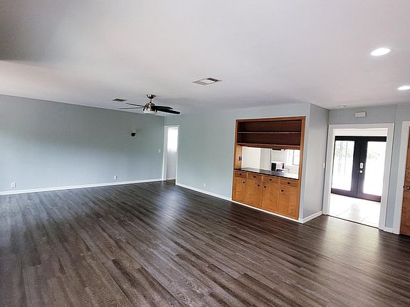 4th image of 324 Vine St