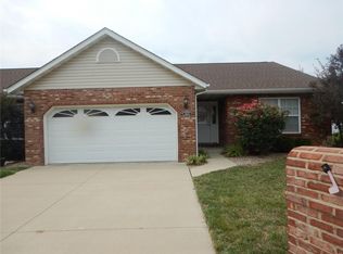 2227 Madero Dr, Belleville, IL 62221