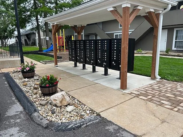 2 bed, 1000 sqft, $1,195 — Photo 2