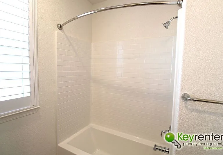1061 Chapelhill Ln — Photo 26