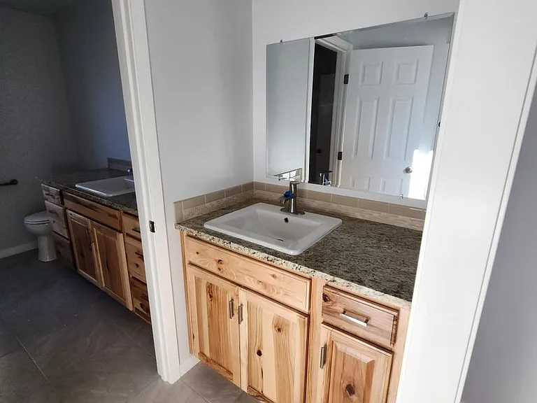 6th Ave SE Duplex — Photo 24