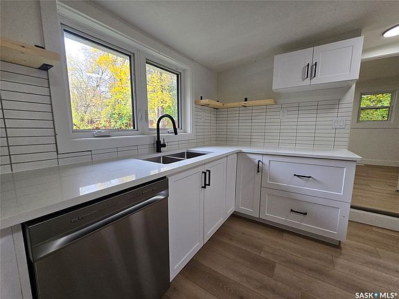 4th image of 330 3RD Avenue SE