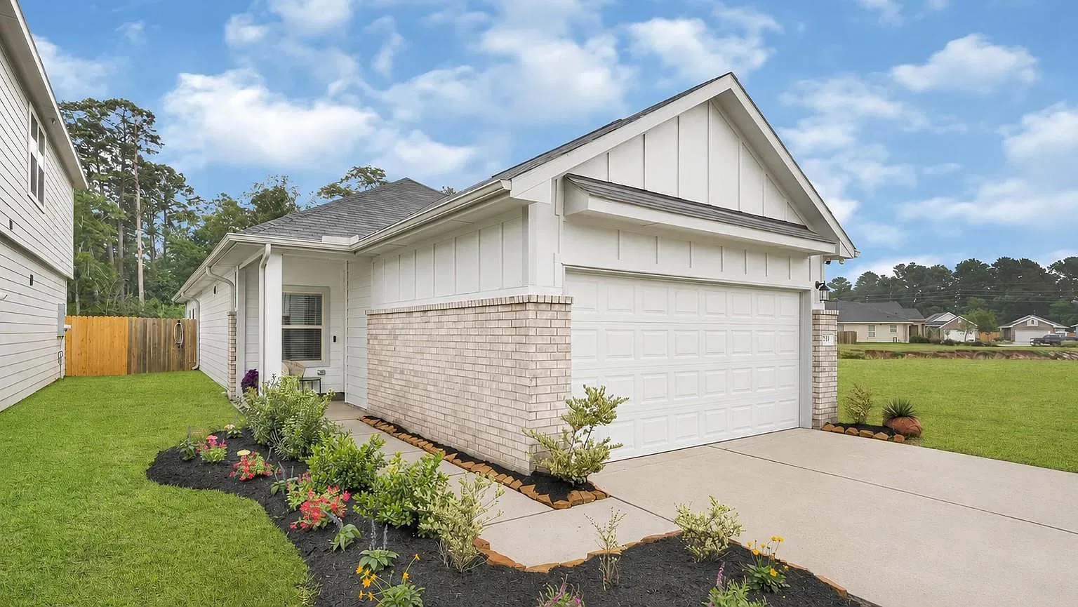 3 bed, 2.0 bath, 1267 sqft, $1,950 — Photo 2