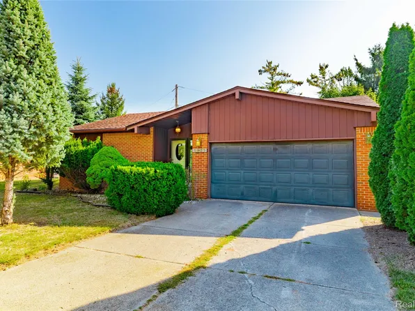 5035 Hillcrest Ct, Trenton, MI 48183