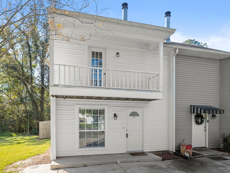 1st image of 12822 Hodges Ln #106