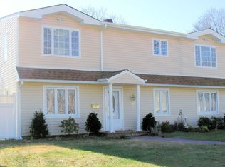 136 Periwinkle Rd, Levittown, NY 11756