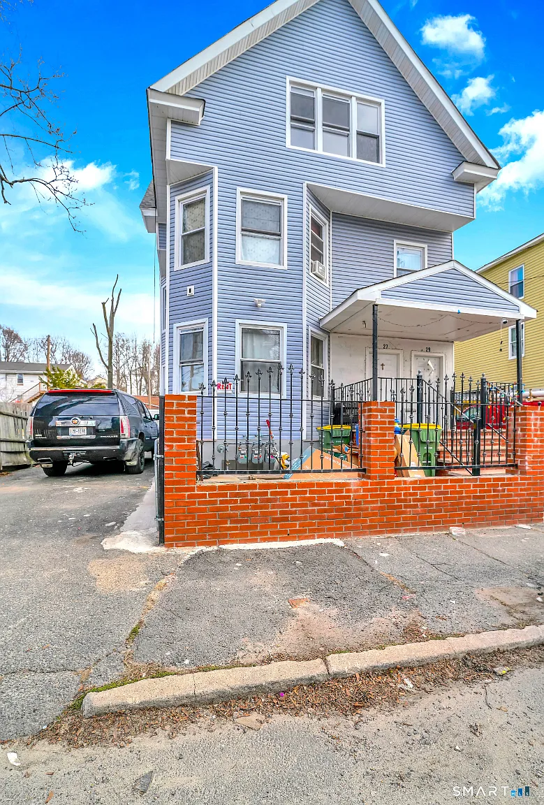 4 bed, 1.0 bath, 1138 sqft, $1,850 — Photo 1