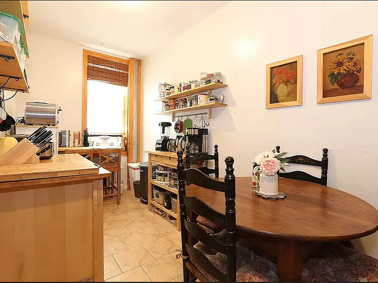 405 Vanderbilt St #1 — Photo 2
