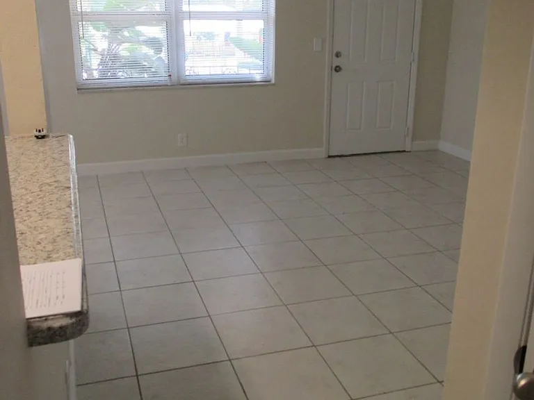 Royal Palm Apartments of Hollywood — Photo 18