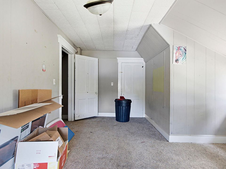 19th image of 103 E Stone St