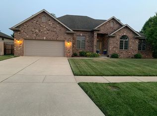 3516 Crystal Spring Dr, Springfield, IL 62711