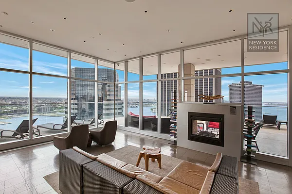 Sold by New York Residence | media 9