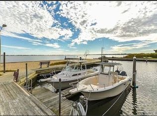 20 Canvasback Ln, East Quogue, NY