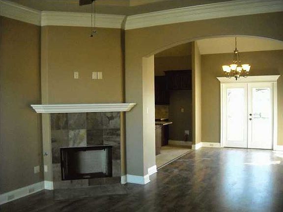 2nd image of 111 Regal Oaks