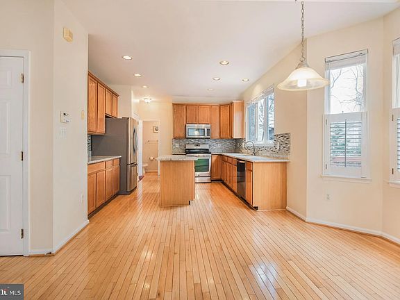 4th image of 2439 Dakota Lakes Dr