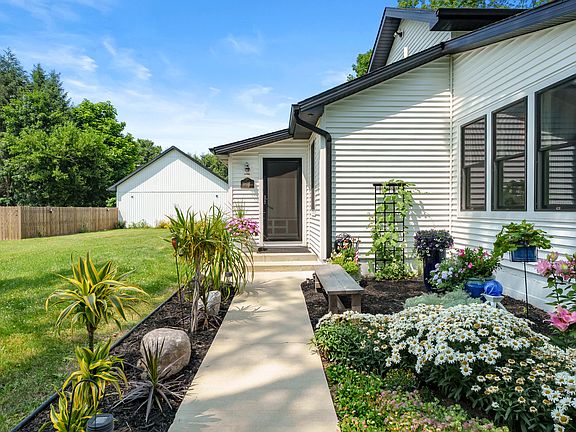 4th image of 3386 S 38th St