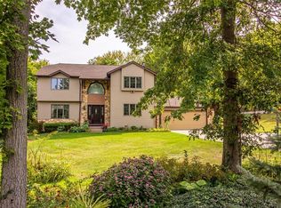 611 Maple Creek Dr, Amherst, OH