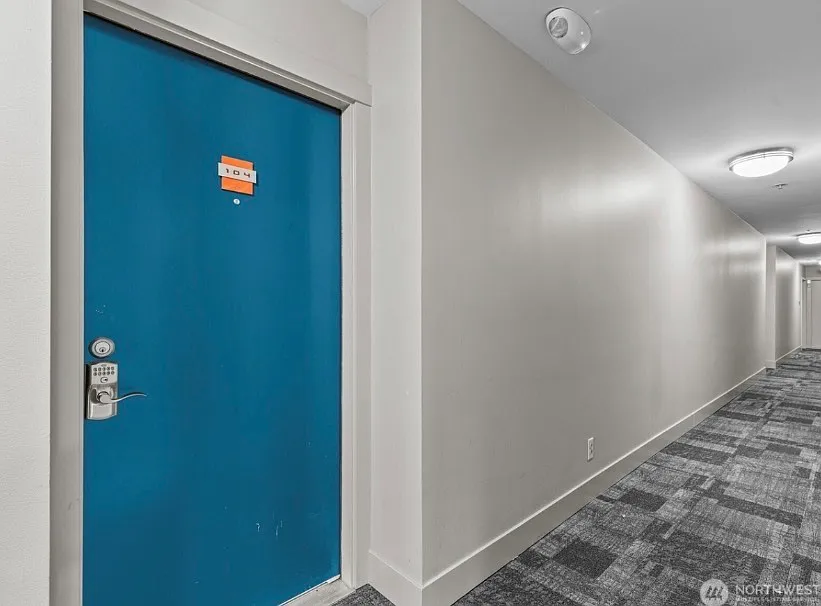 1 bed, 1.5 bath, 572 sqft, $2,250 — Photo 3