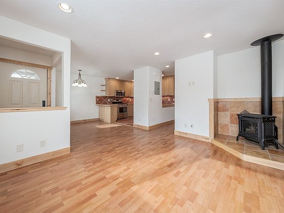 4th image of 2 Cedar Court UNIT -