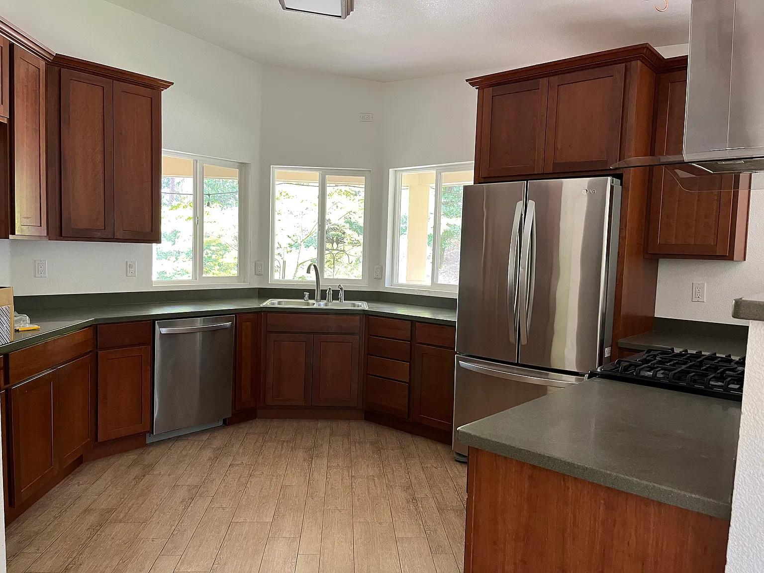 3 bed, 1900 sqft, $3,500 — Photo 3