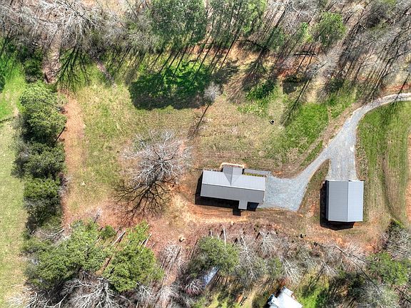 3rd image of 190 Burgess Rd