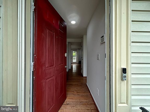 5th image of 102 Sedgwick Ct