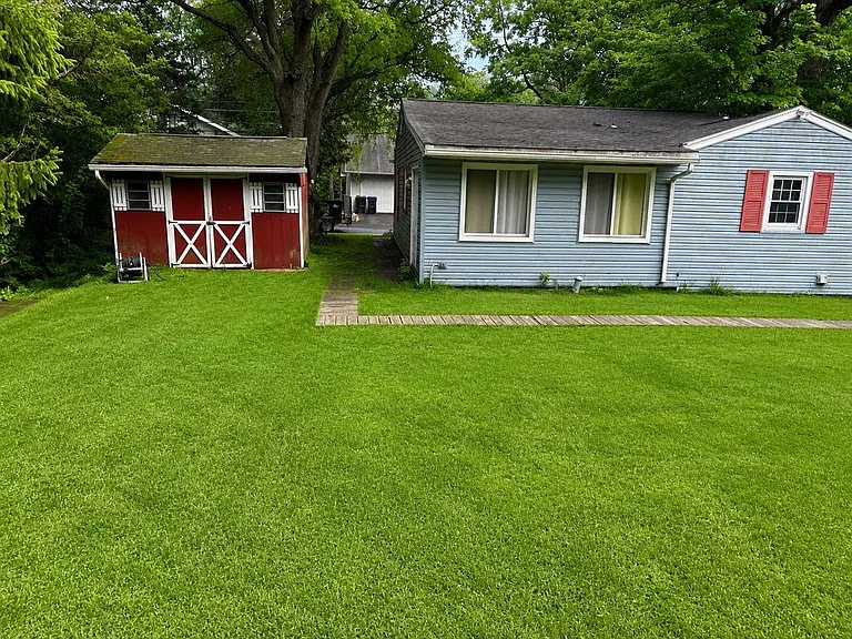 1705 Illingsworth Ave — Photo 2