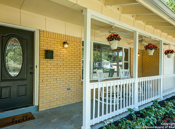 3rd image of 210 Beechwood Ln