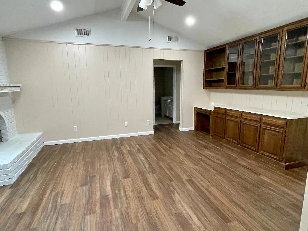 3 bed, 1850 sqft, $2,200 — Photo 3