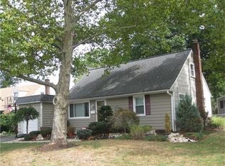 26 Tanglewood Ln, Colonia, NJ