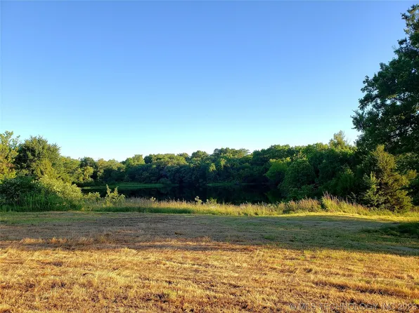 1201 E 8th St, Henryetta, OK 74437