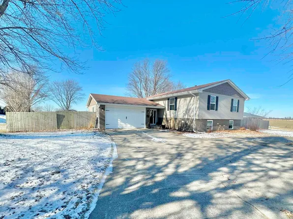 105 Sunshine Dr, Rio, IL 61472