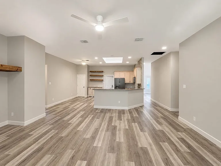 1612 Meadowview Dr — Photo 8