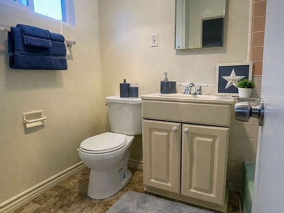 4th image of 1415 E South St APT 2
