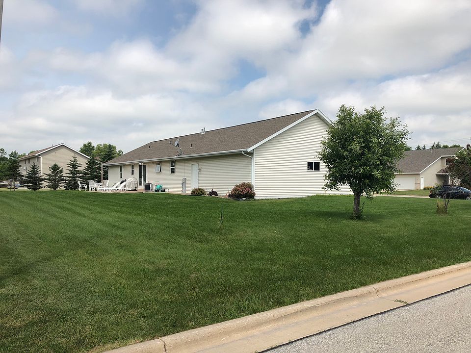 2nd image of 550 Rosemary Dr