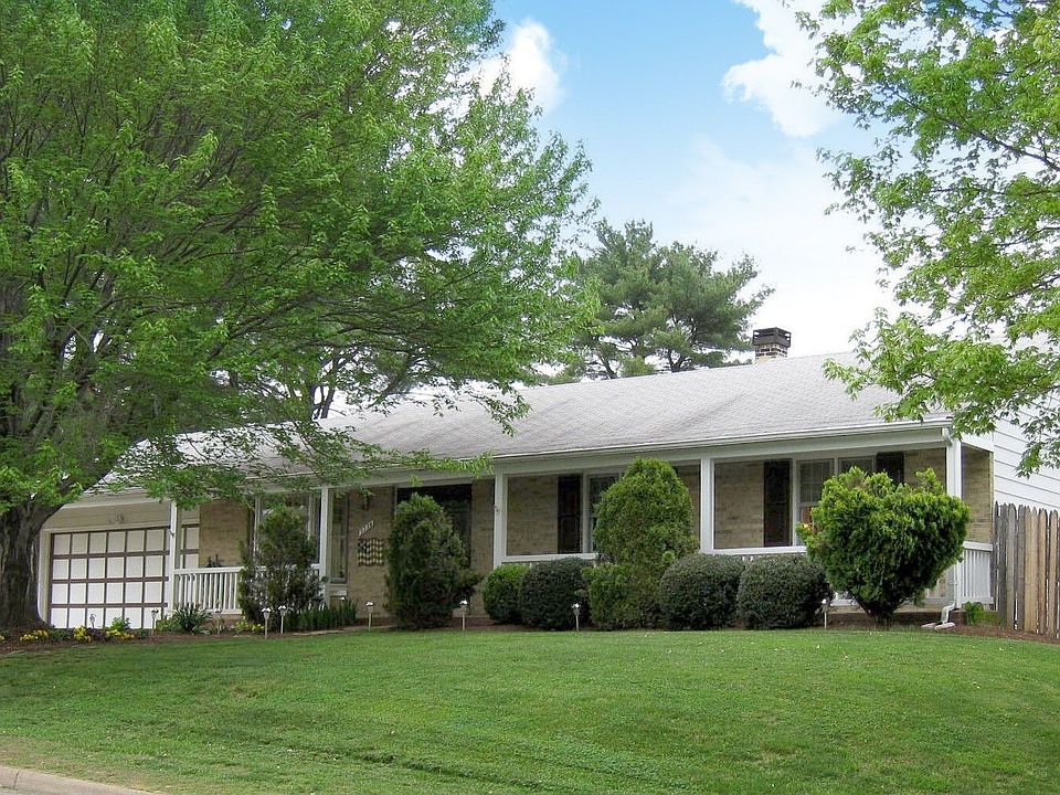Delightful 5 BR,3.5BA Rambler