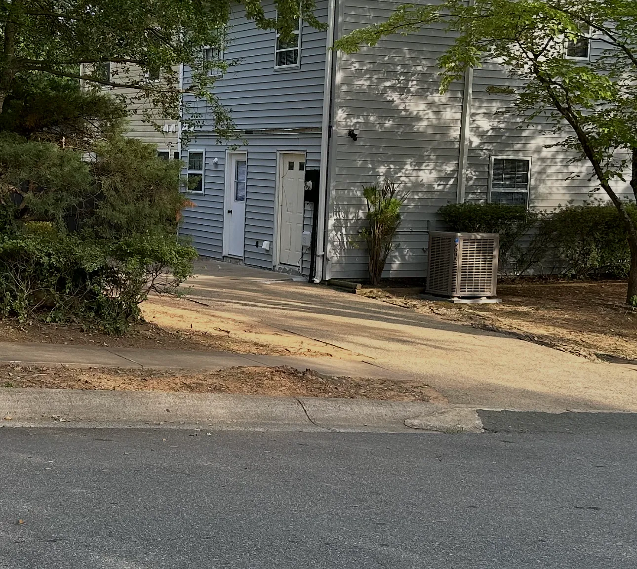 3 bed, 1.5 bath, 1232 sqft, $2,295 — Photo 4
