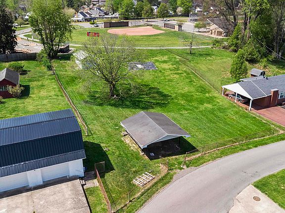 3rd image of 2301 Sharon Rd